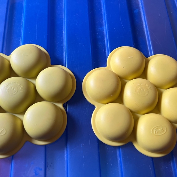 Smiley Face Sunny Yellow Molds - Picture 2 of 5